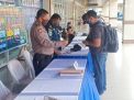 Satsabhara Polres Tanjung Perak Lakukan Pemeriksaan Dokumen Calon Penumpang Kapal