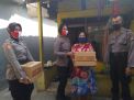 Kanit Binmas Polsek Krembangan Kawal Pembagian Sembako Oleh Polwan Polda Jatim
