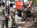 Polsek Kenjeran Kawal Pembongkaran Lapak PKL