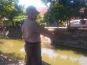 Polsek Semampir Pantau Ketinggian Air Sungai Pegirian, Antisipasi Potensi Banjir