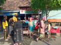Kapolsek Semampir Bagikan Masker Gratis Ke Warga Sawah Pulo