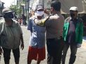 Babinkamtibmas Krembangan Utara Lakukan Pembagian Masker di Pemukiman