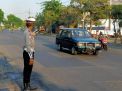 Unit Lantas Polsek Asemrowo Laksanakan Pengaturan Pagi Cegah Kemacetan