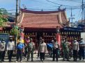 Polres Tanjung Perak Lakukan Pengamanan Perayaan Imlek di Klenteng Sukhaloka