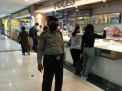Personil Polsek Pabean Cantikan Terus Pantau Prokes di Tempat-Tempat Keramaian