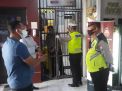 Pantau Kesehatan Tahanan, Polsek Asemrowo Lakukan Cek Rutin Pagi & Malam