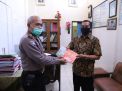 Polres Tanjung Perak Berikan Bantuan Buku Tentang Polri Ke Sekolah-Sekolah