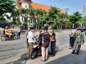 Polsek Krembangan Bersama Personil Gabungan Gelar Operasi Penertiban Masker di Depan Gereja Santo Mikael
