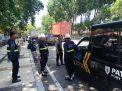 Satsabhara Polres Tanjung Perak & Sekuriti Pelindo Tertibkan Truk Parkir Liar