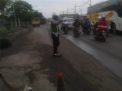 Satlantas Polres Tanjung Perak Atur Lalu Lintas Pagi Cegah Kemacetan