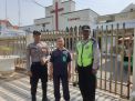 Babinkamtibmas Perak Timur Lakukan Pengamanan Gereja
