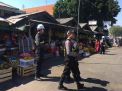 Patroli di Pasar Ujung, Satsabhara Sampaikan Pesan Waspada Orang Tak Dikenal