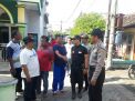 Babinkamtibmas Sidotopo Wetan Sambang Warga Kerja Bakti, Sampaikan Pesan Cegah Banjir