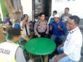 Personil Satsabhara Patroli Dialogis Dengan Sopir Lyn di Terminal Ujung