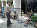 Sambang Warga, Panit Binmas Polsek Asemrowo Sampaikan Himbauan Jaga Kebersihan