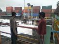Polsek Asemrowo Pantau Debit Air Sungai, Antisipasi Potensi Banjir