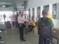 Satsabhara Polres Tanjung Perak Kawal Kegiatan Rapid Test Penumpang KM Dharma Kartika di GSN
