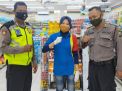 Unit Sabhara Polsek Krembangan Gelar Patroli Dialogis di Mini Market
