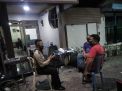 Panit Binmas Polsek Asemrowo Patroli Malam di Pemukiman, Sampaikan Waspada Orang Tak Dikenal