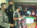 Polsek Krembangan Kawal Penyerahan Bantuan Untuk Korban Kebakaran Rumah