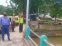 Polsek Pabean Cantikan Lakukan Pemantauan Debit Air di Sungai Kalimas, Waspada Potensi Banjir
