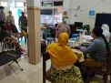Babinkamtibmas Polsek Pabean Cantikan PAM Vaksinasi Tahap 2 Untuk Lansia Warga Tambak Gringsing