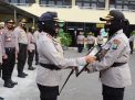 Kapolres Tanjung Perak Beri Penghargaan Kepada 63 Anggota Berprestasi & Masyarakat Yang Membantu Tugas Kepolisian