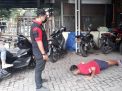 Polsek Asemrowo Tekan Penyebaran Covid-19 Melalui Operasi Masker Setiap Hari
