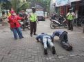 Polsek Asemrowo Lakukan Operasi Penertiban Masker Untuk Tekan Penyebaran Covid-19 di Depan Kantor Camat
