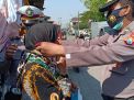 Wakapolsek Kenjeran Pimpin Operasi Masker di Pasar Podo Moro