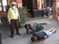 Kanit Lantas Polsek Asemrowo Pimpin Operasi Masker, Sasar Pengendara di Jalan Asem Raya