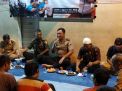 Kapolsek Semampir Berikan Penyuluhan Anti Radikalisme di Acara Cangkrukan
