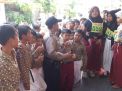 Babinkamtibmas Krembangan Utara Sampaikan Pesan Rajin Belajar di Program Rabu Narsis