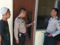 Polsek Asemrowo Cek Kondisi Ruangan Tempat Penyimpanan Logistik Pilgub