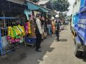 Satsabhara Polres Tanjung Perak Patroli Pasar Ujung, Sampaikan Himbauan Kamtibmas