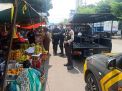 Satsabhara Polres Tanjung Perak Gelar Patroli Bersama di Pasar Ujung
