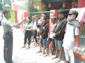 Babinkamtibmas Takal Kedinding Sampaikan Pesan Anti Miras Ke Anak-anak Punk