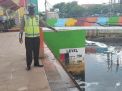 Polsek Asemrowo Lakukan Pemantauan di Pintu Air Balong II, Antisipasi Potensi Banjir