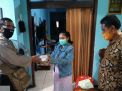Babinkamtibmas Perak Barat Berikan Bantuan Obat Herbal Untuk PDP Covid-19