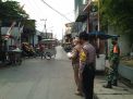 Babinkamtibmas Sidotopo Wetan Bersama Kelurahan & Babinsa Sosialisasikan Wajib Masker