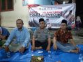 Polsek Asemrowo Cangkrukan Senin Militan Bersama Warga Genting Kalianak