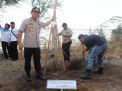 Wakapolres Tanjung Perak Ikut Kegiatan Penanaman 1.000 Pohon di Stadion GBT