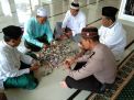 Babinkamtibmas Takal Kedinding Gelar Jumat Darling di Masjid Al Amanah