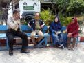 Babinkamtibmas Perak Timur Sampaikan Himbauan Berkendara Aman di Musim Hujan