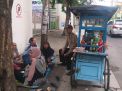 Babinkamtibmas Bongkaran Sambang Warga Jalan Karet Sampaikan Waspada Kriminalitas
