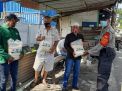 Babinkamtibmas Perak Timur Bagikan Bantuan Beras Dari Kapolres Tanjung Perak Untuk Warga Jalan Indrapura