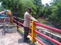 Polsek Semampir Pantau Debit Air di Sungai Pegirian, Waspadai Kemungkinan Potensi Banjir
