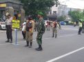 Polsek Semampir Gelar Razia Masker di Jalan KH Mas Mansyur