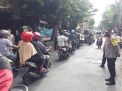 Kapolsek Asemrowo Pimpin Operasi Penertiban Masker
