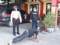 Polsek Asemrowo Lakukan Operasi Penertiban Masker Bersama Satpol PP di Depan Kantor Kecamatan